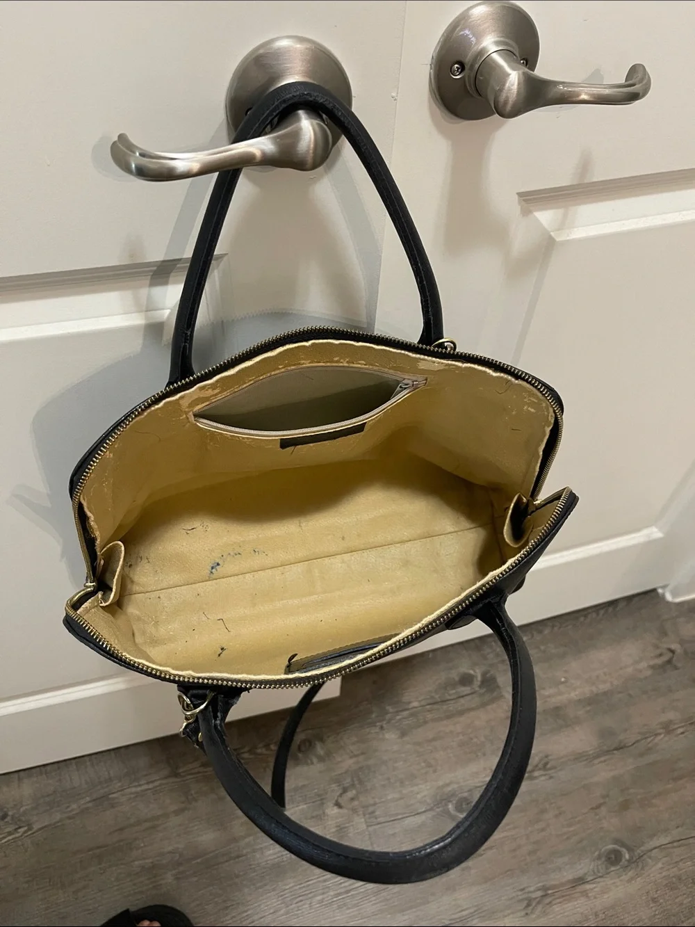 Classic Black Women’s Leather Satchel - Unbranded Italian made